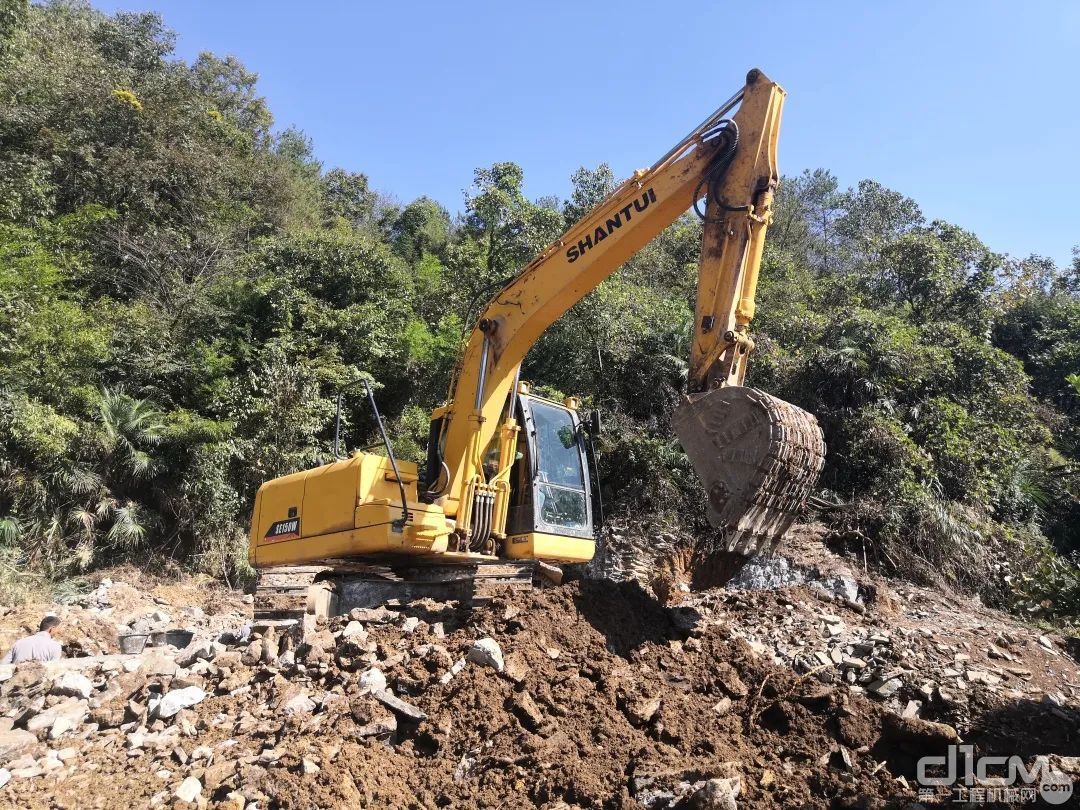 中國挖掘機供不應求，有企業(yè)一季度出口激增70％，原因有哪些